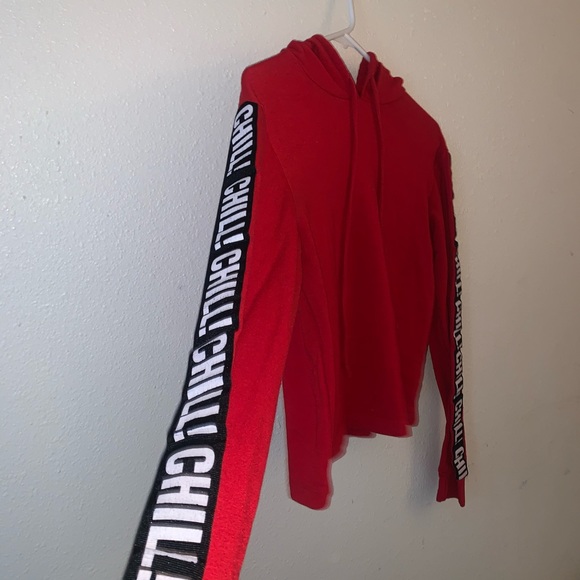 Red cropped ling sleeve with “Chill!” on sleeves - Picture 3 of 4